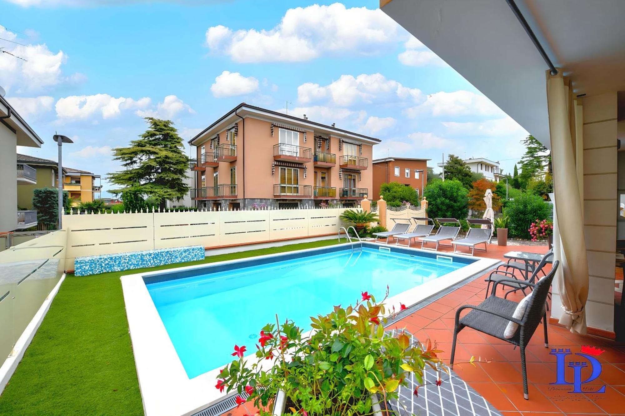 Desenzanoloft Official Partner Marriott Homes & Villas - Garden & Pool Desenzano del Garda Exteriör bild