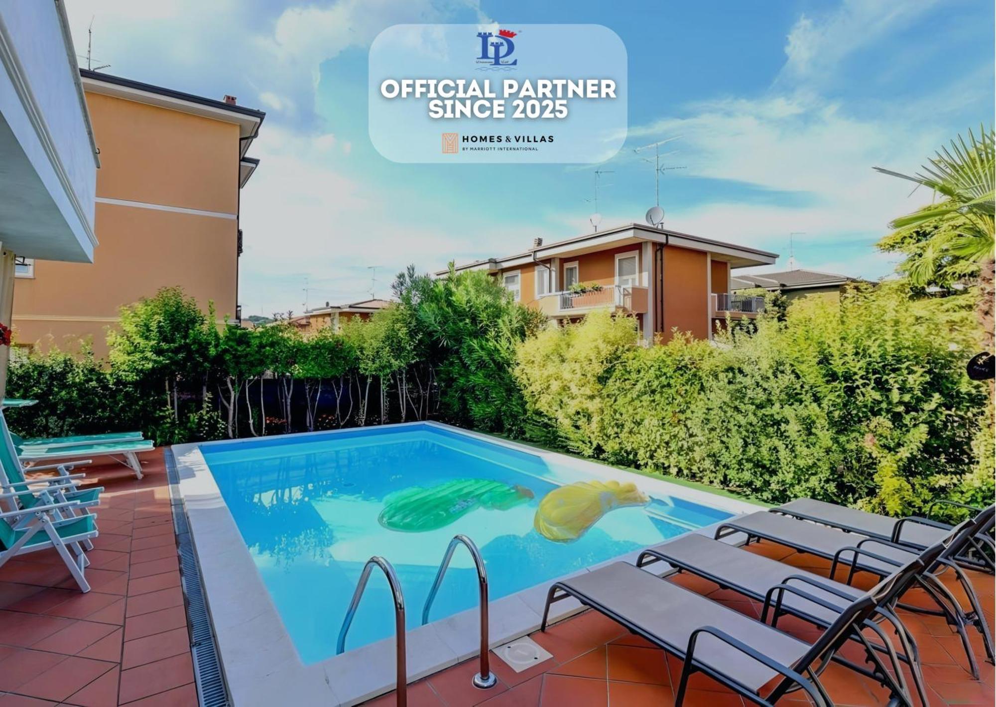 Desenzanoloft Official Partner Marriott Homes & Villas - Garden & Pool Desenzano del Garda Exteriör bild